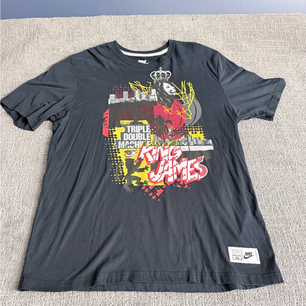 Nike King James Black Short‑Sleeve Graphic Tee with Red & Yellow Print